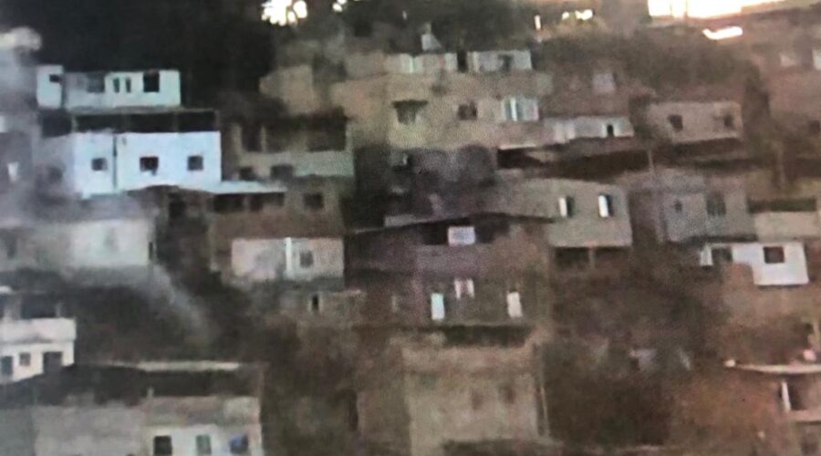 Queimada: Vizinhança. Sala de Jantar, Tigüera 360, Juiz de Fora, Minas Gerais/MG, Brasil. Registro de Capoeira Mestre Polêmico - Professor João Couto Teixeira. IMG_3185. 12,3 MB. 16h49. 30 de maio de 2020.