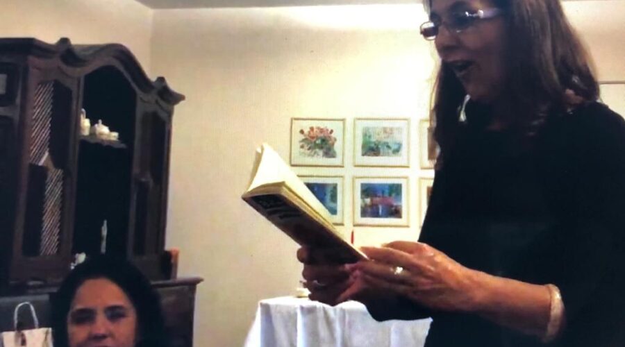 Seresta: Artur, Dulce Bracher, Kepler, Juliana, Dilma, Jorge Martins Rodrigues, Salete Libardoni e Neném - Ana Maria Couto Teixeira, As Velhas Árvores - Olavo Bilac. Super Quadra Sul, Quadra 206, Bloco K, Apartamento 105, Brasília, Distrito Federal/DF, Brasil. Registro de Capoeira Mestre Polêmico - Professor João Couto Teixeira. IMG_3919. 130,4 MB. 12h51. 16 de julho de 2015.