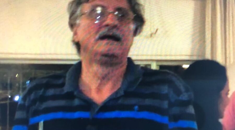 Seresta: Artur, Dulce Bracher, Kepler, Juliana, Dilma, Neném - Ana Maria Couto Teixeira, Salete Libardoni e Jorge Martins Rodrigues. O Aniversário - Jorge Meireles. Super Quadra Sul, Quadra 206, Bloco K, Apartamento 105, Brasília, Distrito Federal/DF, Brasil. Registro de Capoeira Mestre Polêmico - Professor João Couto Teixeira. IMG_3917. 77,1 MB. 12h51. 16 de julho de 2015.