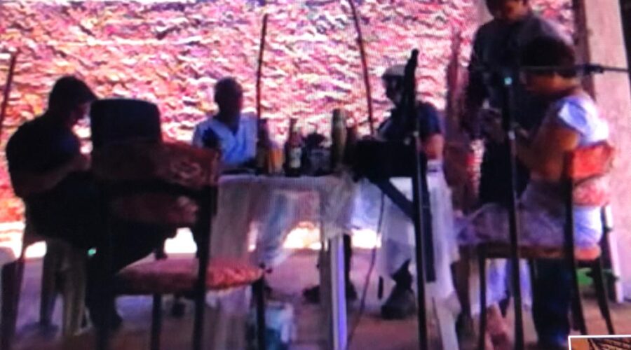 Universidade Livre de Estudos Culturais da Capoeira - Universidade da Capoeira - UNICAPOEIRA: Orquestra Harmônica de Berimbaus. Mestres Dom Ivan Zacarias Guimarães Gobbo, Clodoaldo Alberico Galindo de Moraes, Baleado - Risomar Torres Arruda, Bella - Maria Izabel Melotti Xible, Mônica Lucena e Laura Cavalieri Bisio. Condomínio Ville de Montagne, Quadra 26, Casa 14, Brasília, Distrito Federal/DF, Brasil. Registro de Capoeira Mestre Polêmico - Professor João Couto Teixeira. IMG_0106. 233,7 MB. 13h49. 14 de fevereiro de 2015.