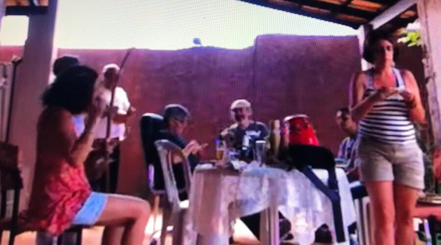 Universidade Livre de Estudos Culturais da Capoeira - Universidade da Capoeira - UNICAPOEIRA: Orquestra Harmônica de Berimbaus. Mestres Dom Ivan Zacarias Guimarães Gobbo, Clodoaldo Alberico Galindo de Moraes, Baleado - Risomar Torres Arruda, Bella - Maria Izabel Melotti Xible, Mônica Lucena e Laura Cavalieri Bisio. Condomínio Ville de Montagne, Quadra 26, Casa 14, Brasília, Distrito Federal/DF, Brasil. Registro de Capoeira Mestre Polêmico - Professor João Couto Teixeira. IMG_0110. 589,2 MB. 16h03. 14 de fevereiro de 2015.