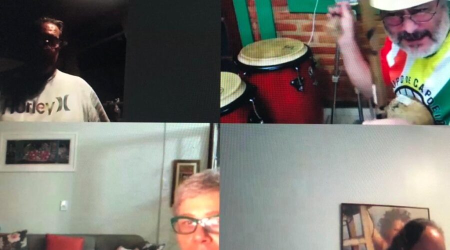 Universidade Livre de Estudos Culturais da Capoeira - Universidade da Capoeira - UNICAPOEIRA: Orquestra Harmônica de Berimbaus. Quinho - Henrique Couto Teixeira, Peter Faluhelyi, Bella - Maria Izabel Melotti Xible, Paulo Sérgio Talarico e Rogério. Sala de Entrar, Tigüera 360, Juiz de Fora, Minas Gerais/MG, Brasil. Registro de Capoeira Mestre Polêmico - Professor João Couto Teixeira. Zoom. 3,48 GB. 17h54. 20 de junho de 20.