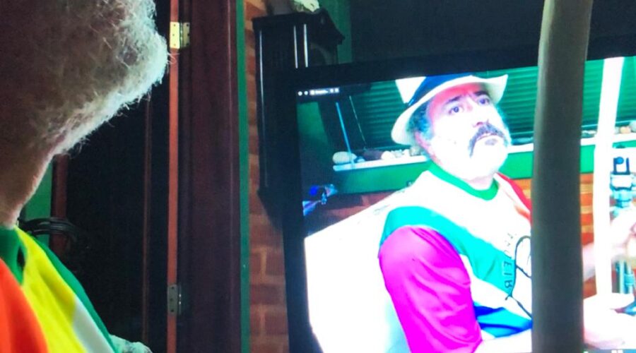 Universidade Livre de Estudos Culturais da Capoeira - Universidade da Capoeira - UNICAPOEIRA: Orquestra Harmônica de Berimbaus. Como Ninguém Conseguiu Acessar o Segundo Convite... Solo! Sala de Entrar, Tigüera 360, Juiz de Fora, Minas Gerais/MG, Brasil. Registro de Capoeira Mestre Polêmico - Professor João Couto Teixeira. IMG_2629. 903,7 MB. 18h23. 23 de maio de 2020.