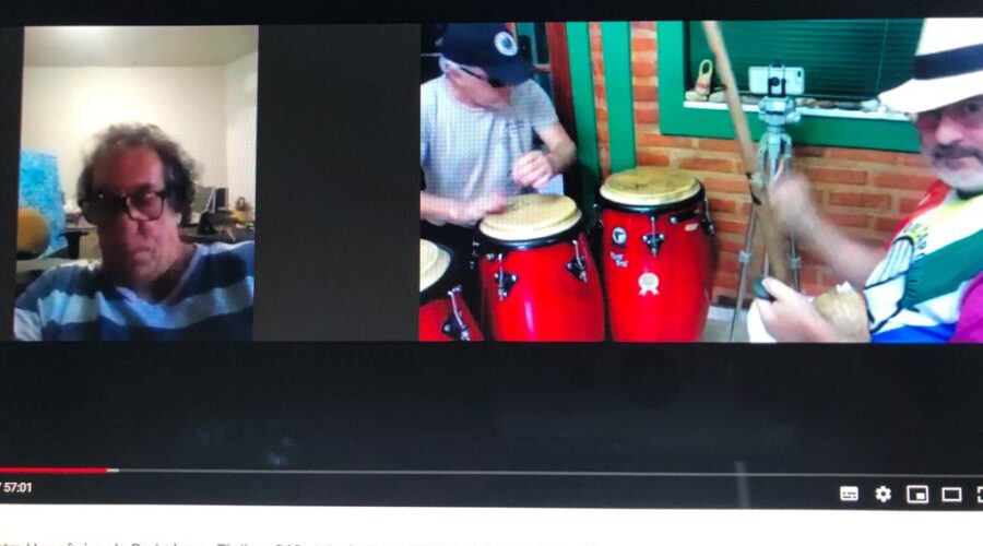 Universidade Livre de Estudos Culturais da Capoeira - Universidade da Capoeira - UNICAPOEIRA: Orquestra Harmônica de Berimbaus. Quinho - Henrique Couto Teixeira, Peter Faluhelyi e Paulo Sergio Talarico. Sala de Entrar, Tigüera 360, Juiz de Fora, Minas Gerais/MG, Brasil. Registro de Capoeira Mestre Polêmico - Professor João Couto Teixeira. 627,6 MB. 17h54. 06 de junho de 2020.