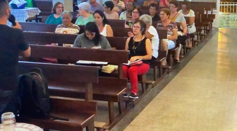 Curso Mariologia: Missionário Davi Alves Maçaneiro. Salvaterra. Forania Nossa Senhora Mãe de Deus, Bairro Nossa Senhora de Lourdes, Juiz de Fora, Minas Gerais/MG, Brasil. Registro de Capoeira Mestre Polêmico - Professor João Couto Teixeira. IMG_2959. 5,1 GB. 19h23. 27 de março de 2019. 05A.