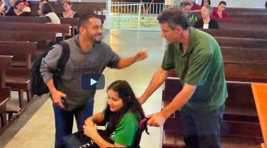 Curso Mariologia. Missionário Davi Alves Maçaneiro - Salvaterra. Forania Nossa Senhora Mãe de Deus, Bairro Nossa Senhora de Lourdes, Juiz de Fora, Minas Gerais/MG, Brasil. Registro de Capoeira Mestre Polêmico - Professor João Couto Teixeira. IMG_3287. 5,77 GB. 19h28. 03 de abril de 2019. 06A.