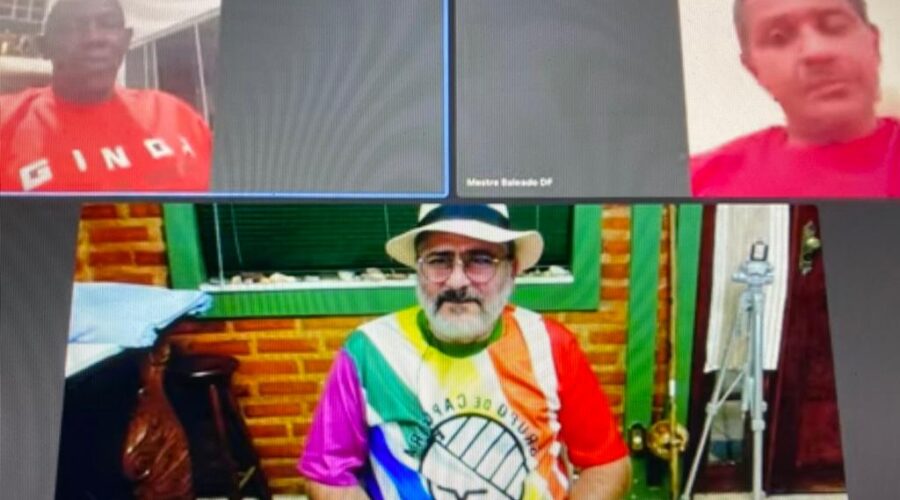 Capoeira Mestre Paulão - José Paulo Santos: Orquestra Harmônica de Berimbaus. Universidade Livre de Estudos Culturais da Capoeira - Universidade da Capoeira - UNICAPOEIRA. Instituto de Educação Socioambiental - IESAMBI. Grupo de Capoeira Meia Lua - Desde 29 de maio de 1962. Capoeira Mestres Baleado - Risomar Torres Arruda e Doutor - Peter Faluhelyi. Sala de Entrar, Tigüera 360, Juiz de Fora, Minas Gerais/MG, Brasil. Registro de Capoeira Mestre Polêmico - Professor João Couto Teixeira. IMG_8667. 5,84 GB. 19h32. Quinta-feira, 03 de junho de 2021.