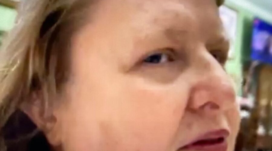 Salete Libardoni: Produção. Suíte, Tigüera 360, Juiz de Fora, Minas Gerais/MG, Brasil. Registro de Capoeira Mestre Polêmico - Professor João Couto Teixeira. IMG_7765. 23,2 MB. 16h30. Terça-feira, 27 de abril de 2021. HD 1080p.