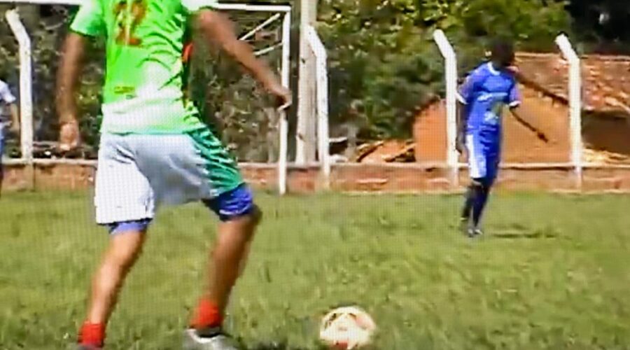 Universidade de Estudos Culturais da Capoeira - Universidade da Capoeira - UNICAPOEIRA: Instituto de Educação Socioambiental - IESAMBI. Futebol. Escola, Canavieiras, Bahia/BA, Brasil. Registro de Capoeira Dom Ivan Zacarias Guimarães Gobbo. 3,49 GB. 19h33. Terça-feira, 05 de maio de 2015.