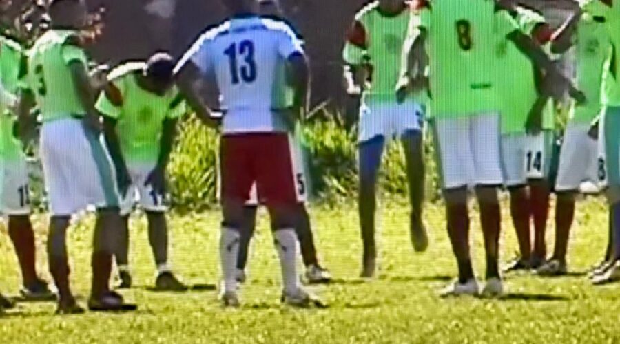 Universidade de Estudos Culturais da Capoeira - Universidade da Capoeira - UNICAPOEIRA: Instituto de Educação Socioambiental - IESAMBI. Futebol. Escola, Canavieiras, Bahia/BA, Brasil. Registro de Capoeira Dom Ivan Zacarias Guimarães Gobbo. 3,69 MB. 09h25. Domingo, 10 de maio de 2015.