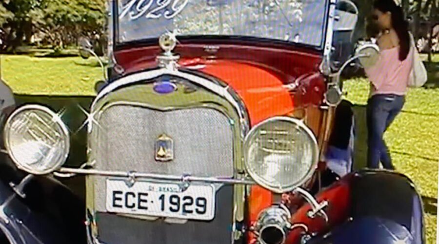 Universidade de Estudos Culturais da Capoeira - Universidade da Capoeira - UNICAPOEIRA: Instituto de Educação Socioambiental - IESAMBI. Roda de Capoeira. Coordenação de Capoeira Mestre Baleado - Risomar Torres Arruda. Praça Capoeira Mestre Onça Tigre - Doutor Milton Freire de Carvalho, Jardim Zoológico, Brasília, Distrito Federal/DF, Brasil. Registro de Capoeira Dom Ivan Zacarias Guimarães Gobbo. 69,2 MB. 14h23. Segunda-feira, 04 de maio de 2015.