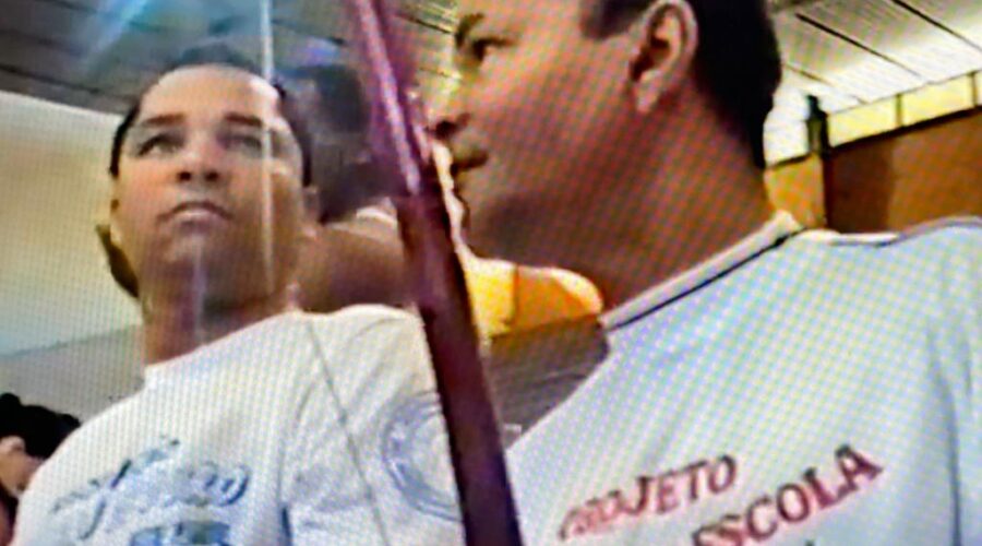 Capoeira Mestre José Paulo Santos: Grupo de Capoeira Arte Regional. Universidade Livre de Estudos Culturais da Capoeira - Universidade da Capoeira - UNICAPOEIRA. Instituto de Educação Socioambiental - IESAMBI. Brasília, Distrito Federal/DF, Brasil. Registro de Capoeira Mestre Dom Ivan Zacarias Guimarães Gobbo e Capoeira Mestre Polêmico - Professor João Couto Teixeira. 830,7 MB. 16h57. Sexta-feira, 26 de junho de 1998. VTS_02_1.