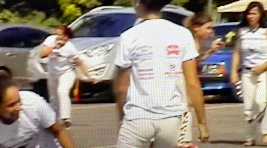 Universidade Livre de Estudos Culturais da Capoeira - Universidade da Capoeira - UNICAPOEIRA e Instituto de Educação Socioambiental - IESAMBI: Roda no Jardim Zoológico de Brasília. Distrito Federal, Brasil. Coordenação de Mestre Baleado - Risomar Torres Arruda. Registro de Capoeiras Mestre Dom Ivan Zacarias Guimarães Gobbo. 2,39 GB. 10h39. Domingo, 10 de maio de 2015. 02-A. HD 720p.