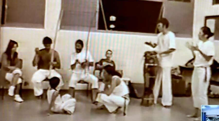 Universidade Livre de Estudos Culturais da Capoeira - Universidade da Capoeira - UNICAPOEIRA. Instituto de Educação Socioambiental - IESAMBI. Grupo de Capoeira Meia Lua - Fundado em 29 de maio de 1962. Capoeira Mestre Polêmico - Professor João Couto Teixeira. Churrasco. Condomínio Lago Azul, Sobradinho, Distrito Federal/DF, Brasil, 27 de junho de 2004. Centro de Ensino Médio Setor Leste - CEMSL. Brasília, 02 de julho de 2004. Registro de Capoeira Mestre Dom Ivan Zacarias Guimarães Gobbo. 361,1 MB. 16h25. VTS_01_1 .VOB.