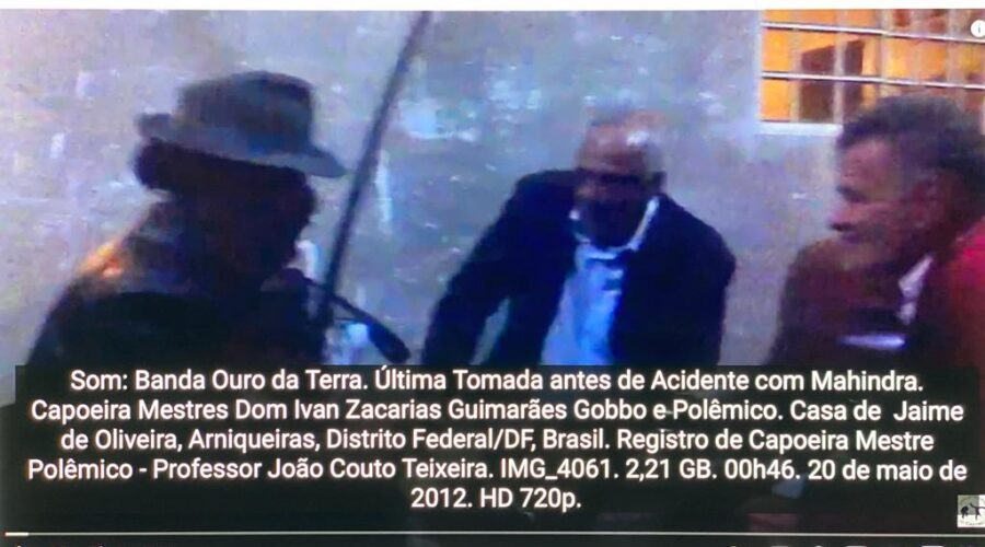 Som: Banda Ouro da Terra. Última Tomada antes de Acidente com Mahindra. Capoeira Mestres Dom Ivan Zacarias Guimarães Gobbo e Polêmico. Casa de Jaime de Oliveira, Arniqueiras, Distrito Federal/DF, Brasil. Registro de Capoeira Mestre Polêmico - Professor João Couto Teixeira. IMG_4061. 2,21 GB. 00h46. Domingo, 20 de maio de 2012. HD 720p.