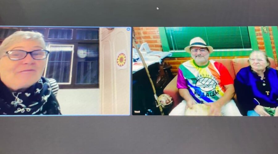 Orquestra Harmônica de Berimbaus: Universidade Livre de Estudos Culturais da Capoeira - Universidade da Capoeira - UNICAPOEIRA, Grupo de Capoeira Meia Lua - Fundado em 29 de maio de 1962 e Instituto de Educação Socioambiental - IESAMBI. Berimbau Solo - Mestre Polêmico - Professor João Couto Teixeira. Bella - Maria Isabel Melotti Xible e Salete Libardoni. Sala de Entrar, Tigüera 360, Juiz de Fora, Minas Gerais/MG, Brasil. Registro de Capoeira Mestre Polêmico - Professor João Couto Teixeira. IMG_1576. 550 MB. 19h31. Quinta-feira, 14 de Outubro de 2021. HD 1080p.