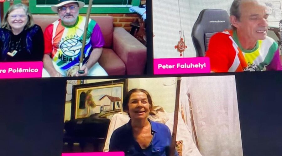 Orquestra Harmônica de Berimbaus: Universidade Livre de Estudos Culturais da Capoeira - Universidade da Capoeira - UNICAPOEIRA, Grupo de Capoeira Meia Lua - Fundado em 29 de maio de 1962 e Instituto de Educação Socioambiental - IESAMBI. Berimbaus - Toques em Diferentes Velocidades Simultâneas. Laura Cavalieri Bisio e Peter Faluhelyi. Sala de Entrar, Tigüera 360, Juiz de Fora, Minas Gerais/MG, Brasil. Registro de Capoeira Mestre Polêmico - Professor João Couto Teixeira. IMG_2286. 6,58 GB. 19h13. Sábado, 13 de Novembro de 2021.