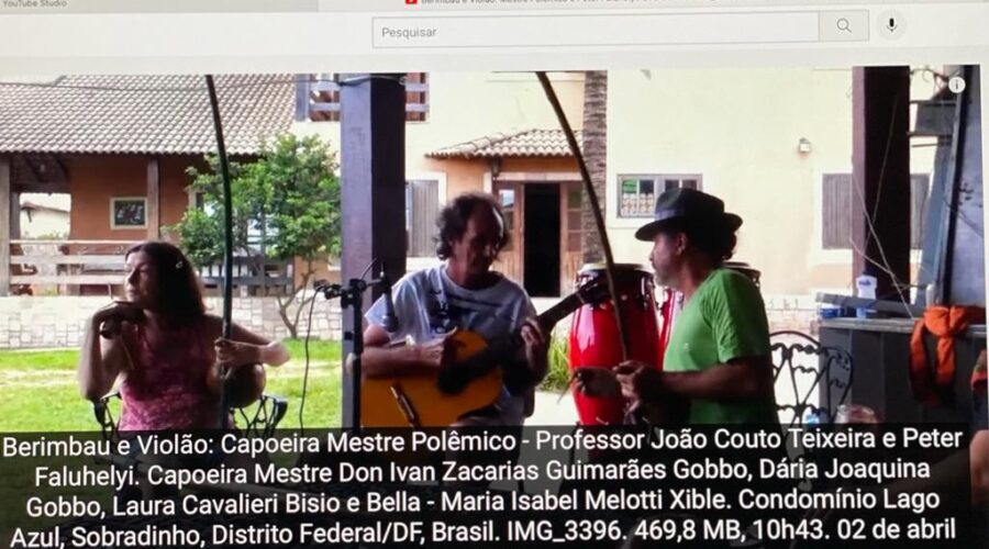 Berimbaus e Violão - Laura, Peeter, Bella e Capoeira Mestre Dom Ivan - IMG_3396 - 02Abr12