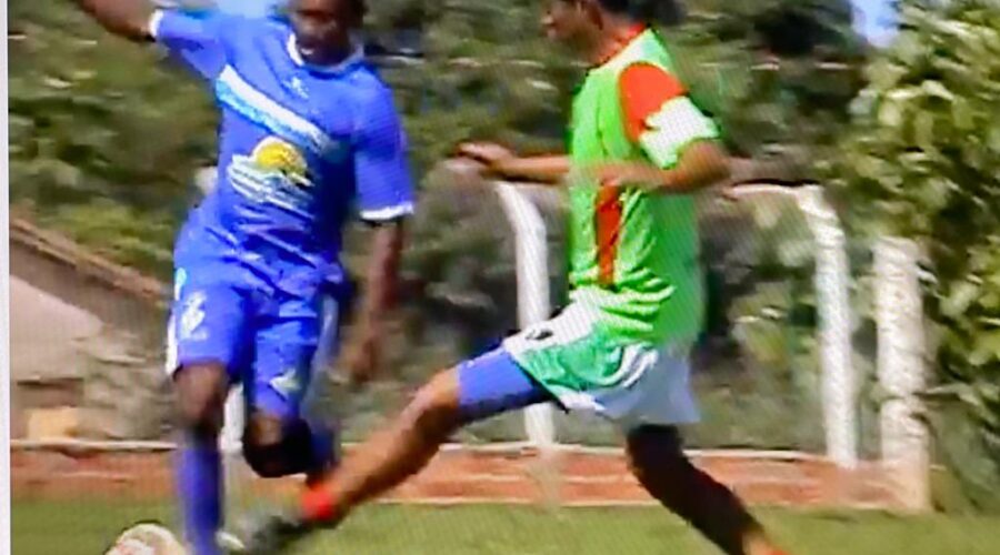 Universidade de Estudos Culturais da Capoeira - Universidade da Capoeira - UNICAPOEIRA: Instituto de Educação Socioambiental - IESAMBI. No Meio do Jogo de Futebol. Escola, Canavieiras, Bahia/BA, Brasil. Registro de Capoeira Dom Ivan Zacarias Guimarães Gobbo. 3,79 GB. 15h36. Segunda-feira, 04 de maio de 2015. 02B 3. avi.