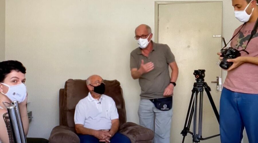 Capoeira Mestre Reynaldo Teixeira Alves: Universidade Livre de Estudos Culturais da Capoeira - Universidade da Capoeira - UNICAPOEIRA, Instituto de Educação Socioambiental - IESAMBI e Grupo de Capoeira Meia Lua - Fundado em 29 de Abril de 1962. Editor e Cinegrafista Bruno Antoninus Damasceno, Cinegrafista Sergio Aparecido Zarantonelli e Jornalista Cristiane Guerra. TV Câmara. Rua Espírito Santo, Bairro Centro, Juiz de Fora, Minas Gerais/MG, Brasil. Registro de Capoeira Mestre Polêmico - Professor João Couto Teixeira. IMG_0941/7. 3,28 GB. 15h19. Terça-feira, 14 de Setembro de 2021. HD 1080p.