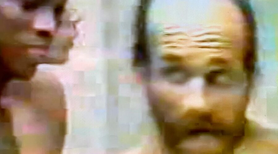 Capoeira: Rodas no Brasil. Volume 04. Vick Ney. Grupo Abadá. Capoeira Mestre Camisa - José Tadeu Carneiro Cardoso. Rio de Janeiro/RJ, Brasil. 02 03 13. 962,6 MB. 15h54. Domingo, 27 de Junho de 1999. 31 de dezembro de 2007. VTS_01_1 .VOB.