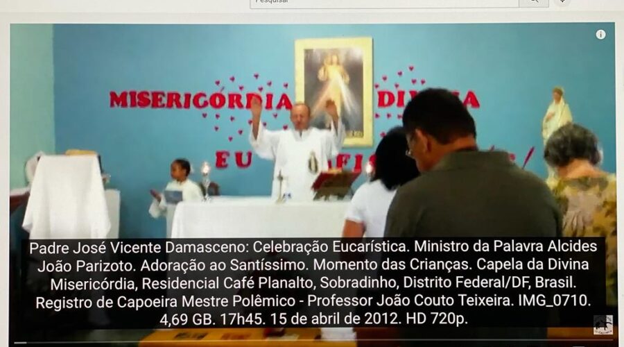 Padre José Vicente Damasceno: Celebração Eucarística. Ministro da Palavra Alcides João Parizoto. Adoração ao Santíssimo. Momento das Crianças. Capela da Divina Misericórdia, Residencial Café Planalto, Sobradinho, Distrito Federal/DF, Brasil. Registro de Capoeira Mestre Polêmico - Professor João Couto Teixeira. IMG_0710. 4,69 GB. 17h45. Domingo, 15 de abril de 2012. HD 720p.