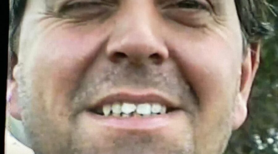 Peter Faluhelyi e Gabor: Cachoeira do Colorado - Quebrada dos Deuses. Sobradinho, Distrito Federal/DF, Brasil. Registro de Capoeira Mestre Polêmico - Professor João Couto Teixeira. 804,07 MB. Segunda-feira, 31 de Dezembro de 2000.