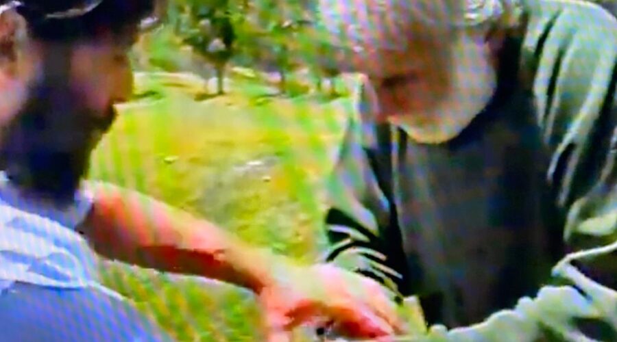 Jiu-Jitsu Ka Mestre Armando Wriedt, Sonja Wriedt e Amilka: Universidade Livre de Estudos Culturais da Capoeira - Universidade da Capoeira - UNICAPOEIRA, Instituto de Educação Socioambiental - IESAMBI, Associação de Capoeira do Distrito Federal - ASCA/DF e Grupo de Capoeira Meia Lua - Fundado em 29 de maio de 1962. Paranoá, Distrito Federal/DF, Brasil. Registro de Capoeira Mestres Dom Ivan Zacarias Guimarães Gobbo e Mestre Polêmico - Professor João Couto Teixeira. 711,5 MB. Segunda-feira, 01 de março de 2004. VTS_01_5. VOB.