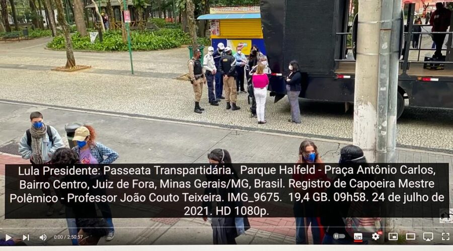 Lula Presidente: Passeata Transpartidária. Parque Halfeld - Praça Antônio Carlos, Bairro Centro, Juiz de Fora, Minas Gerais/MG, Brasil. Registro de Capoeira Mestre Polêmico - Professor João Couto Teixeira. IMG_9675. 19,4 GB. 09h58. Sábado, 24 de julho de 2021. HD 1080p.