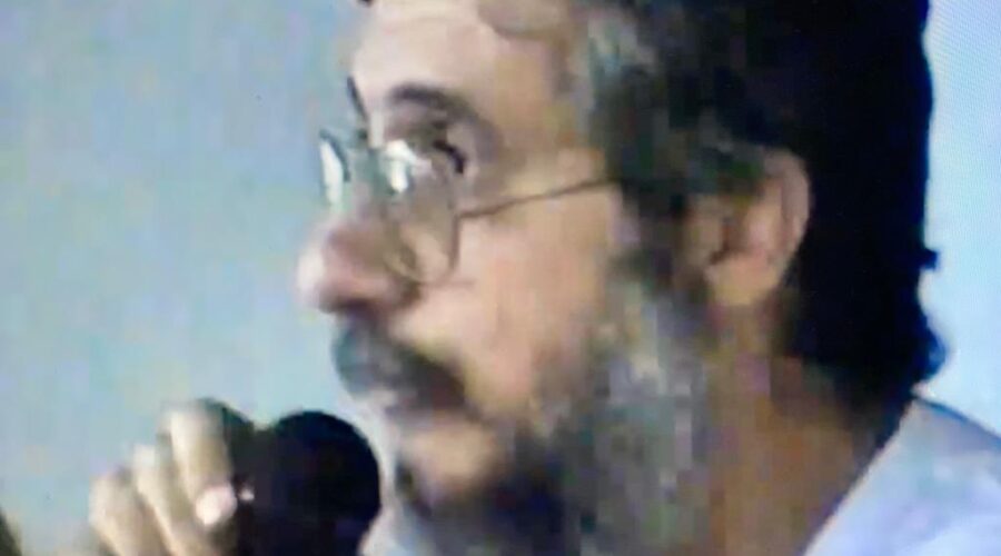 Margem: Projeto de Lei. Universidade Livre de Estudos Culturais da Capoeira - Universidade da Capoeira - UNICAPOEIRA, Instituto de Educação Socioambiental - IESAMBI e Grupo de Capoeira Meia Lua - Fundado em 29 de Maio de 1962. Palestra, Seminário e Painel. Mozart Cesário Filho, Jamir Batista da Silva, Marília Lousada, Jorge Eduardo - Sindicato dos Professores - SINPRO, Euro, Gentil. Laboratório de Biologia - LABBIO, Centro de Ensino Médio Setor Leste - CEMSL, Secretaria de Estado de Educação - SEE, Brasília, Distrito Federal/DF, Brasil. Registro de Capoeira Mestre Polêmico - Professor João Couto Teixeira. 14,01 GB. Quarta-feira, 05 de Novembro de 1997. HD 1080p.