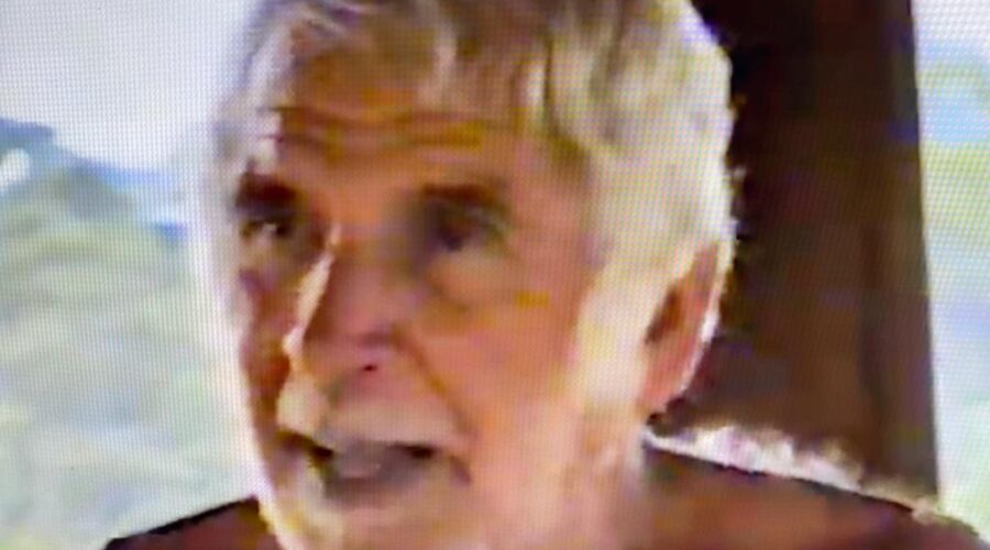 Universidade Livre de Estudos Culturais da Capoeira - Universidade da Capoeira - UNICAPOEIRA: Instituto de Educação Socioambiental - IESAMBI. Associação de Capoeira do Distrito Federal - ASCA/DF. Grupo de Capoeira Meia Lua - Fundado em 29 de maio de 1962. Projeto Capoeira na Escola. Projeto Margem. Centro de Ensino Médio Setor Leste - CEMSL. Capoeira Mestres Dom Ivan Zacarias Guimarães Gobbo e Pesado - Pedro de Abreu Neiva. Docentes Laura Cavalieri Bisio, Ana Lúcia, Paulo Sérgio e Jácomo Queiróz. Intervalo Cultural. Jiu-Jitsu Ka Mestre Armando Wriedt, Sonja Wriedt e Amilka. Brasília e Paranoá, Distrito Federal/DF, Brasil. Registro de Capoeira Mestre Polêmico - Professor João Couto Teixeira. 962,6 MB. Segunda-feira, 01 de março de 2004. VTS_01_1. VOB.