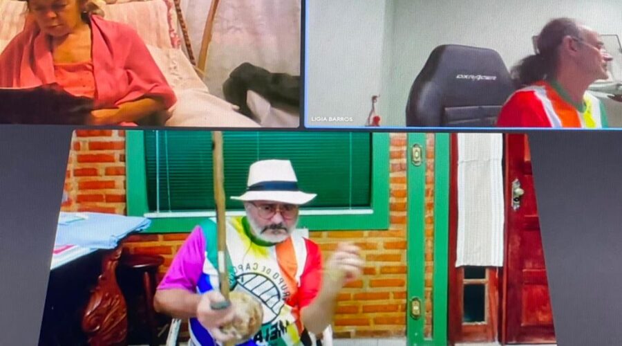 Orquestra Harmônica de Berimbaus: Universidade Livre de Estudos Culturais da Capoeira - Universidade da Capoeira - UNICAPOEIRA, Grupo de Capoeira Meia Lua - Fundado em 29 de Maio de 1962 e Instituto de Educação Socioambiental - IESAMBI. Laura Cavalieri Bisio e Peter Faluhelyi. Sala de Entrar, Tigüera 360, Juiz de Fora, Minas Gerais/MG, Brasil. Registro de Capoeira Mestre Polêmico - Professor João Couto Teixeira. IMG_8782. 4,44 GB. 18h32. Sábado, 12 de junho de 2021. HD 1080p.