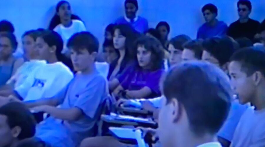 Répteis no Jardim Zoológico: Primeira Semana de Arte, Cultura e Meio Ambiente - I SACMA. Universidade Livre de Estudos Culturais da Capoeira - Universidade da Capoeira - UNICAPOEIRA e Instituto de Educação Socioambiental - IESAMBI. Centro de Ensino Médio Elefante Branco - CEMEB, Sindicato dos Professores - SINPRO, Setor de Provimento e Produção - SEPRO, Núcleo de Teleeducação - NUTEL, Centro de Recursos Tecnológicos - CRT, Secretaria de Estado de Educação - SEE, Brasília, Distrito Federal/DF, Brasil. Registros de Professora Mara - Português, José Luiz Gonçalves, Capoeira Mestre Polêmico - Professor João Couto Teixeira, Professor Peter Faluhelyi e Professor Gustavo Dourado. 240,7 MB. Terça-feira, 05 a 07 de Outubro de 1993.