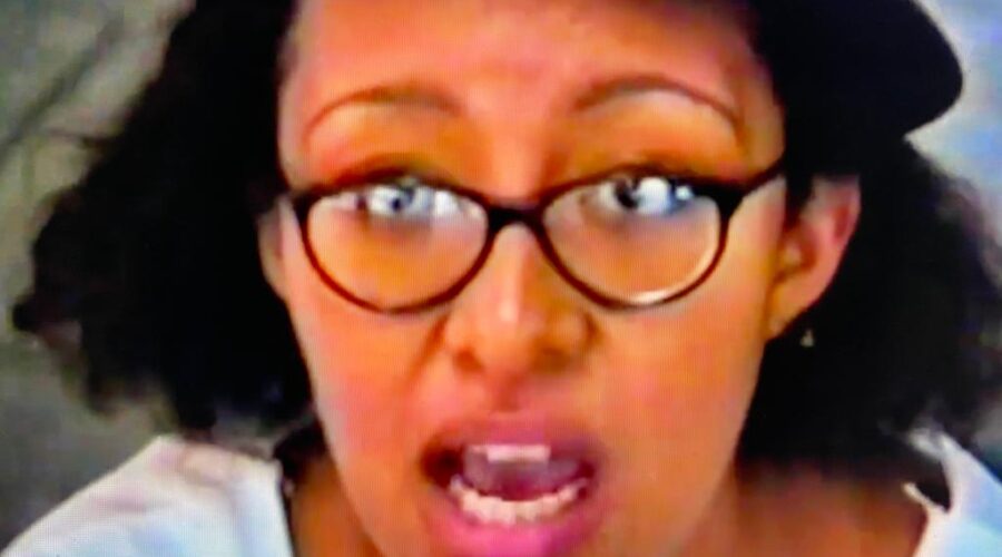 Organização Musical: Glauco, Daniele, Isabela e André. Primeira Semana de Arte, Cultura e Meio Ambiente - I SACMA. Universidade Livre de Estudos Culturais da Capoeira - Universidade da Capoeira - UNICAPOEIRA e Instituto de Educação Socioambiental - IESAMBI. Centro de Ensino Médio Elefante Branco - CEMEB, Sindicato dos Professores - SINPRO, Setor de Provimento e Produção - SEPRO, Núcleo de Teleeducação - NUTEL, Centro de Recursos Tecnológicos - CRT, Secretaria de Estado de Educação - SEE, Brasília, Distrito Federal/DF, Brasil. Registros de Professora Mara - Português, José Luiz Gonçalves, Capoeira Mestre Polêmico - Professor João Couto Teixeira, Professor Peter Faluhelyi e Professor Gustavo Dourado. 404,2 MB. Terça-feira, 05 a 07 de Outubro de 1993.