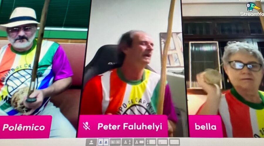 Orquestra Harmônica de Berimbaus: Universidade Livre de Estudos Culturais da Capoeira - Universidade da Capoeira - UNICAPOEIRA, Grupo de Capoeira Meia Lua - Fundado em 29 de maio de 1962 e Instituto de Educação Socioambiental - IESAMBI. Berimbaus. Santa Maria e Baião. Toques e Cantos. Bella - Maria Izabel Melotti Xible e Peter Faluhelyi. Sala de Entrar, Tigüera 360, Juiz de Fora, Minas Gerais/MG, Brasil. Registro de Capoeira Mestre Polêmico - Professor João Couto Teixeira. IMG_2584. 7,88 MB. 18h55. Sábado, 27 de Novembro de 2021.