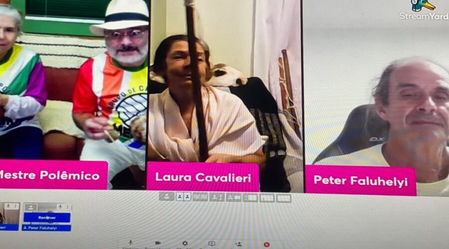 Orquestra Harmônica de Berimbaus: Universidade Livre de Estudos Culturais da Capoeira - Universidade da Capoeira - UNICAPOEIRA, Grupo de Capoeira Meia Lua - Fundado em 29 de maio de 1962 e Instituto de Educação Socioambiental - IESAMBI. Berimbaus - Toques e Cantos Diversos. Marialú, Laura Cavalieri Bisio, Peter Faluhelyi e Salete Libardoni. Sala de Entrar, Tigüera 360, Juiz de Fora, Minas Gerais/MG, Brasil. Registro de Capoeira Mestre Polêmico - Professor João Couto Teixeira. IMG_2774. 7,01 GB. 19h03. Sábado, 18 de Dezembro de 2021.