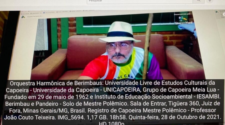 Orquestra Harmônica de Berimbaus: Universidade Livre de Estudos Culturais da Capoeira - Universidade da Capoeira - UNICAPOEIRA, Grupo de Capoeira Meia Lua - Fundado em 29 de maio de 1962 e Instituto de Educação Socioambiental - IESAMBI. Berimbau e Pandeiro - Solo de Mestre Polêmico. Sala de Entrar, Tigüera 360, Juiz de Fora, Minas Gerais/MG, Brasil. Registro de Capoeira Mestre Polêmico - Professor João Couto Teixeira. IMG_5694. 1,17 GB. 18h58. Quinta-feira, 28 de Outubro de 2021. HD 1080p.