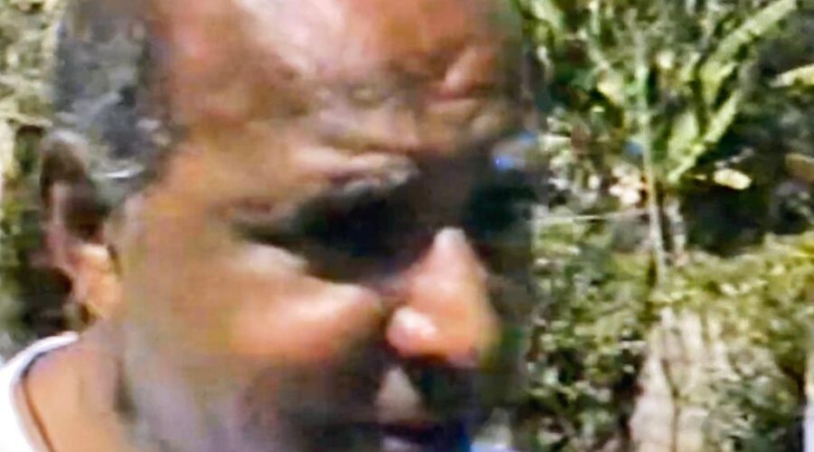 Universidade Livre de Estudos Culturais da Capoeira - Universidade da Capoeira - UNICAPOEIRA, Instituto de Educação Socioambiental - IESAMBI e Grupo de Capoeira Meia Lua - Fundado em 29 de Maio de 1962. Mestres Artur Emídio de Oliveira, Reynaldo Teixeira Alves, Barba - Roberto, Polêmico - Professor João Couto Teixeira, Alexandre José Ribeiro de Amorim, Bom Menino - Aluizio de Melo Cavalcante Júnior, Zangado - Fernando Alves, Can Can - Alexandre Juan Rabelo, Doutor Peter Faluhelyi, Professora Lua Bonita - Ana Cláudia Sousa Vieira, Professor Radi - Vassili Ivanov e Graduado Victor. Juiz de Fora, Minas Gerais/MG, Brasil. Registro de Capoeiras Doutor Peter Faluhelyi e Professora Lua Bonita - Ana Cláudia Sousa Vieira. 7,52 GB. 09h00. Sábado, 01 de Maio de 1999.