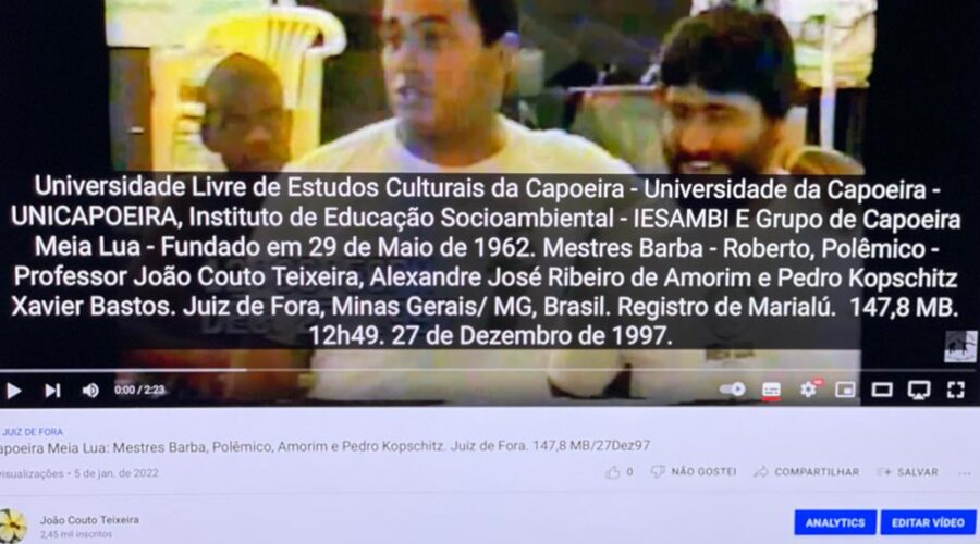 Universidade Livre de Estudos Culturais da Capoeira - Universidade da Capoeira - UNICAPOEIRA, Instituto de Educação Socioambiental - IESAMBI E Grupo de Capoeira Meia Lua - Fundado em 29 de Maio de 1962. Mestres Barba - Roberto, Polêmico - Professor João Couto Teixeira, Alexandre José Ribeiro de Amorim e Pedro Kopschitz Xavier Bastos. Juiz de Fora, Minas Gerais/ MG, Brasil. Registro de Marialú. 147,8 MB. 12h49. 27 de Dezembro de 1997.