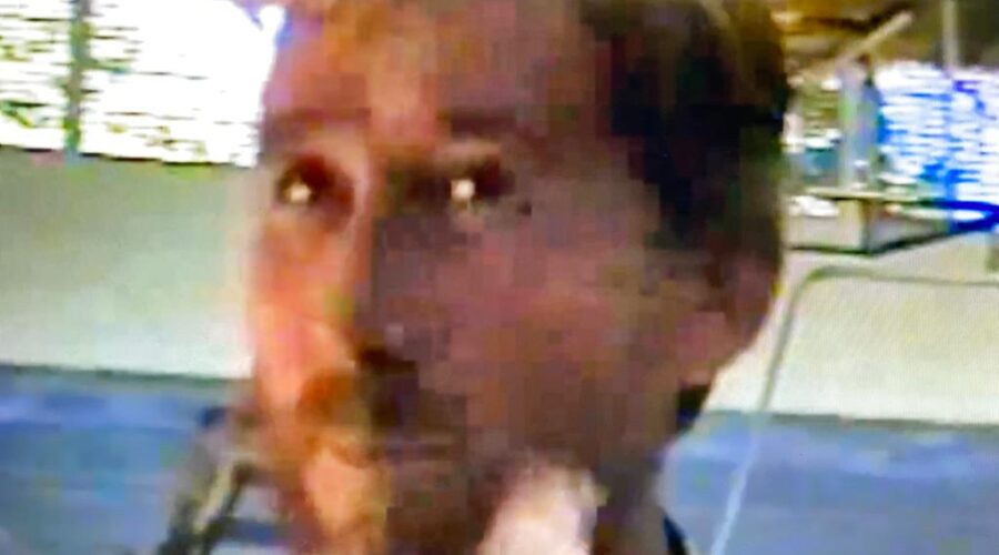 Universidade Livre de Estudos Culturais da Capoeira - Universidade da Capoeira - UNICAPOEIRA, Instituto de Educação Socioambiental - IESAMBI e Grupo de Capoeira Meia Lua - Fundado em 29 de Maio de 1962. Homenagem. Capoeira Mestres Onça Tigre - Doutor Milton Freire de Carvalho, Pombo de Ouro - José Bispo Correia, Danadinho - Cláudio José Pinheiro Villar de Queiroz, José Paulo Santos, Diabo Louro - Leonides de la Bianca Bimbato, Polêmico - Professor João Couto Teixeira, Ricardo Bomfim, Bom Menino - Aluizio de Melo Cavalcante Júnior, Zangado - Fernando Alves, Professores Pará - Hércules, Radi - Vassili Ivanov e Jácomo Queiroz. CASEB, Secretaria de Estado de Educação - SEE, Brasília, Distrito Federal/DF, Brasil. Registro de Capoeiras Lua Bonita - Ana Cláudia Sousa Vieira e Doutor Peter Faluhelyi. 1,03 GB. Sexta-feira, 05 de Junho de 1998.