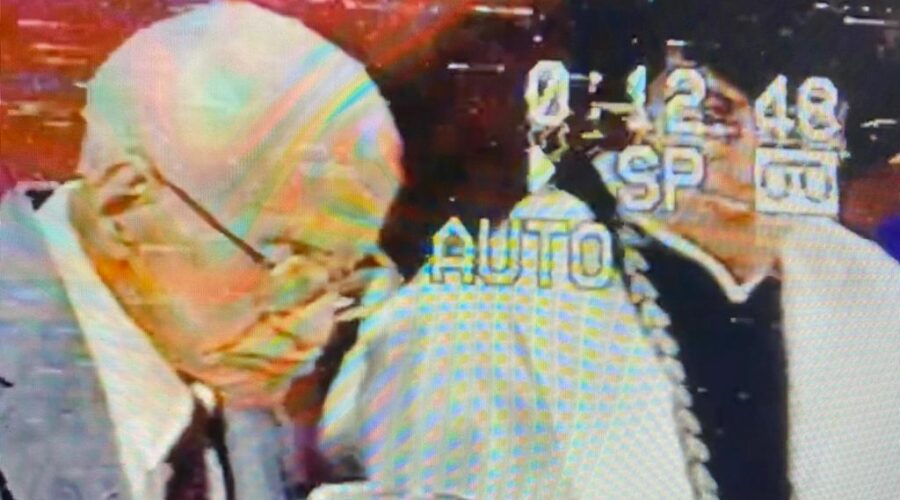 Doutor Mozart Geraldo Teixeira: Professor Emérito. Universidade Federal de Juiz de Fora - UFJF. Sala de TV, Tigüera 360, Juiz de Fora, Minas Gerais/MG, Brasil. Registro de Capoeira Mestre Polêmico - Professor João Couto Teixeira. Arquivo de Marialú. IMG_2844. 2,33 GB. 21h23. Domingo, 26 de Dezembro de 2021. Sexta-feira, 18 de Dezembro de 1998.