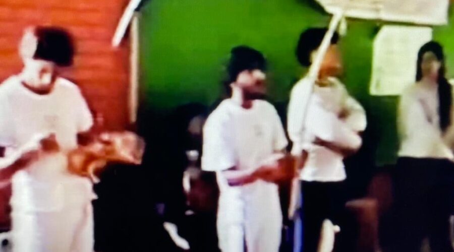 Universidade Livre de Estudos Culturais da Capoeira - Universidade da Capoeira - UNICAPOEIRA, Instituto de Educação Socioambiental - IESAMBI e Grupo de Capoeira Meia Lua - Fundado em 29 de Maio de 1962. Mestrado em Capoeira. Capoeira Mestre Polêmico, Capoeira Mestre Pedro Paulo Garcia Cury, Capoeira Mestre Marco Aurélio de Moraes Barros e Capoeira Mestre Reynaldo Teixeira Alves. Clube Sírio e Libanês, Bairro Passos, Tigüera 360, Juiz de Fora, Minas Gerais/MG, Brasil. Registro de Capoeira Mestre Polêmico - Professor João Couto Teixeira. IMG_2914. 11,01 GB. 10h34. Quinta-feira, 15 de Novembro de 1979.