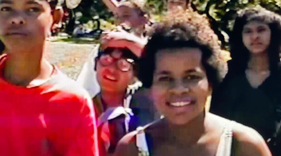 Mumunhas: Escola Classe 409 Norte. Patrulha Ecológica, Companheiros Andarilhos de Brasília - Cabra, Nova Acrópole, Secretaria de Meio Ambiente Ciência e Tecnologia - SEMATEC e Instituto de Ecologia e Meio Ambiente - IEMA. Discente Amaro, Alexandre, Maria do Carmo e Leonardo. Professoras Gleice e Marias José, Terezinha e Rita. Welton, Pandeiro - Mestre Polêmico, Dalcy. Sala de Visitas, Tigüera 360, Juiz de Fora, Minas Gerais/MG, Brasil. Registro de Capoeiras Mestre Polêmico - Professor João Couto Teixeira e Carlos Domingos de la Bianca Bimbato. IMG_2841. 1,62 GB. 13h13. Domingo, 26 de Dezembro de 2021. Domingo, 04 de Junho de 1995.