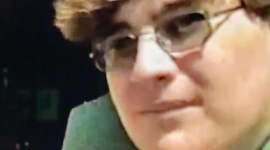 Universidade Livre de Estudos Culturais da Capoeira - Universidade da Capoeira - UNICAPOEIRA, Instituto de Educação Socioambiental - IESAMBI e Grupo de Capoeira Meia Lua - Fundado em 29 de Maio de 1962. Navegada - Rede Pluvial. Projeto Margem. Corpo de Bombeiros. Abordagem de Clubes e de Moradores Debaixo de Pontes. Capoeira Mestre Polêmico - Professor João Couto Teixeira. Discentes Adonias Maloso e Murilo Lobo. Centro de Ensino Médio Setor Leste - CEMSL, Secretaria de Estado de Educação - SEE, Lago Paranoá, Brasília, Distrito Federal/DF, Brasil. Registros de Capoeira Mestre Polêmico - Professor João Couto Teixeira e Euro. 5,6 GB. Quarta-feira, 04 de Março de 1998. HD 1080p.