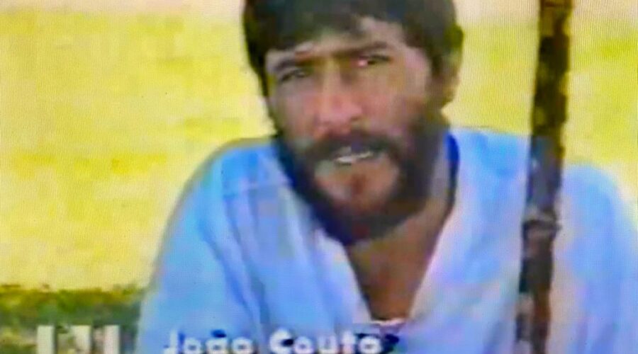 Universidade Livre de Estudos Culturais da Capoeira - Universidade da Capoeira - UNICAPOEIRA, Instituto de Educação Socioambiental - IESAMBI e Grupo de Capoeira Meia Lua - Fundado em 29 de Maio de 1962. Mestres Polêmico - Professor João Couto Teixeira e Bom Menino - Aluizio de Melo Cavalcanti Júnior, Graduado Leandro Campos, Graduadas Maria Schramm e Ana Schramm. Centro de Ensino Médio Asa Norte - CEMAN, Secretaria de Estado de Educação - SEE, Brasília, Distrito Federal/DF, Brasil. Registro de TV N. 492 MB. Sábado, 16 de Maio de 1998.