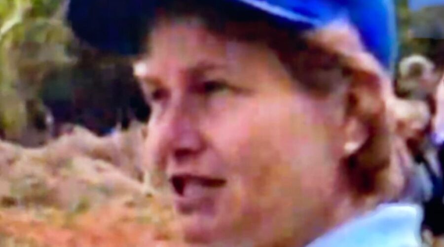 Universidade Livre de Estudos Culturais da Capoeira - Universidade da Capoeira - UNICAPOEIRA, Instituto de Educação Socioambiental - IESAMBI e Grupo de Capoeira Meia Lua - Fundado em 29 de Maio de 1962. Apresentação. Projeto Margem. Mestr@s Polêmico - Professor João Couto Teixeira, Doutor Peter Faluhelyi, Laura Cavalieri Bisio e Bella - Maria Isabel Melotti Xible. Centro de Ensino Médio Setor Leste - CEMSL, Secretaria de Estado de Educação - SEE, Brasília, Distrito Federal/DF, Brasil. Registro de Euro. 6,12 GB. Terça-feira, 23 de Setembro de 2003. HD 1080p.