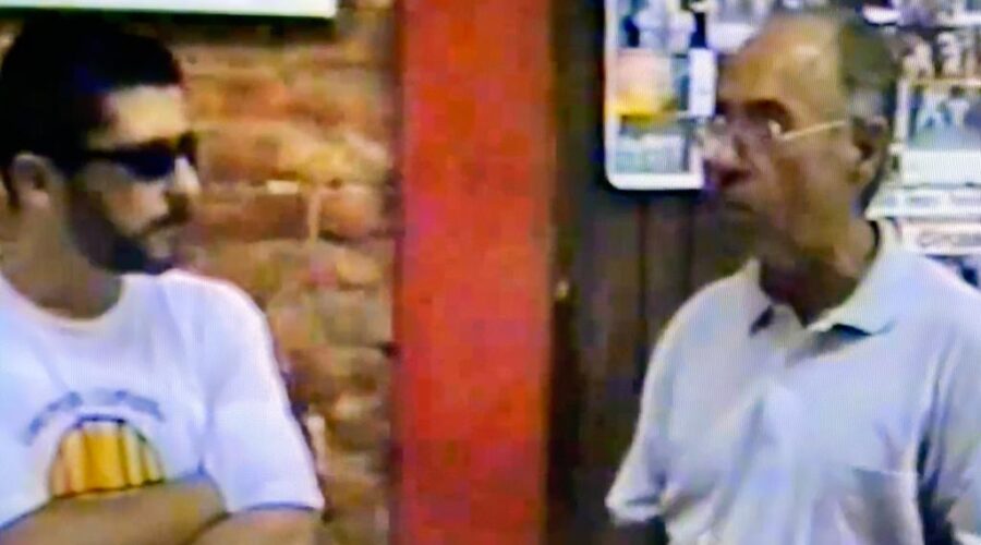 Universidade Livre de Estudos Culturais da Capoeira - Universidade da Capoeira - UNICAPOEIRA, Instituto de Educação Socioambiental - IESAMBI, Grupo de Capoeira Meia Lua - Fundado em 29 de Maio de 1962 e Associação de Capoeira - ASCA. Mestres Reynaldo Teixeira Alves, Polêmico - Professor João Couto Teixeira, Alexandre José Ribeiro de Amorim e Can Can - Alexandre Juan Rabelo. Rede Ferroviária Federal, Juiz de Fora, Minas Gerais/MG, Brasil. Registro de Capoeira Mestre Polêmico - Professor João Couto Teixeira. 9,48 GB. Quinta-feira, 16 de Outubro de 1993. HD 1080p.