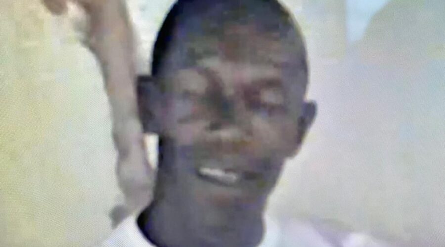 Universidade Livre de Estudos Culturais da Capoeira - Universidade da Capoeira - UNICAPOEIRA, Instituto de Educação Socioambiental - IESAMBI e Grupo de Capoeira na Escola Meia Lua - Fundado em 29 de Maio de 1962. Conversa e Prosa. Mestres Onça Tigre - Doutor Milton Freire de Carvalho, Angoleiro, José Paulo Santos, Dom Ivan Zacarias Guimarães Gobbo, Polêmico - Professor João Couto Teixeira, Squisyto - Reginaldo Silveira da Costa, Pesado - Pedro de Abreu Neiva e Marinheiro - Luiz Augusto. Arniqueiras, Distrito Federal/DF, Brasil. Registro de Capoeira Mestre Dom Ivan Zacarias Guimarães Gobbo. 2,1 GB. Sábado, 12 de Fevereiro de 2000. HD 1080p.