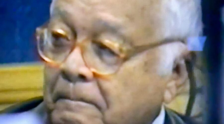 Universidade Livre de Estudos Culturais da Capoeira - Universidade da Capoeira - UNICAPOEIRA, Instituto de Educação Socioambiental - IESAMBI e Grupo de Capoeira Meia Lua - Fundado em 29 de Maio de 1962. Associação de Capoeira - ASCA. Mestres Onça Tigre - Doutor Milton Freire de Carvalho, Gato Preto Doirado - José Gabriel Góes, Dom Ivan Zacarias Guimarães Gobbo, Sebastião Nunes Folgado, Polêmico - Professor João Couto Teixeira e Pesado - Pedro de Abreu Neiva. OK FM, Brasília, Distrito Federal/DF, Brasil. Registro de Capoeira Mestre Dom Ivan Zacarias Guimarães Gobbo. 3,91 GB. Terça-feira, 20 e 21 de Abril de 2001. HD 1080p.