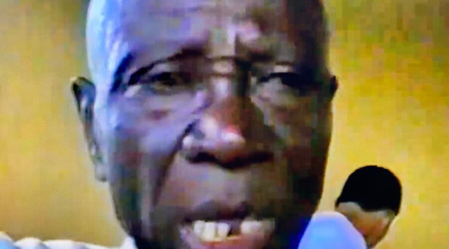 Universidade Livre de Estudos Culturais da Capoeira - Universidade da Capoeira - UNICAPOEIRA, Instituto de Educação Socioambiental - IESAMBI e Grupo de Capoeira Meia Lua - Fundado em 29 de Maio de 1962. Associação de Capoeira - ASCA. Jogo. Graduação de Mestre Dom Ivan Zacarias Guimarães Gobbo. Mestr@s Onça Tigre - Doutor Milton Freire de Carvalho, Gato Preto Doirado - José Gabriel Góes, Clodoaldo Alberico Galindo de Moraes, Sebastião Nunes Folgado, Polêmico - Professor João Couto Teixeira, Pesado - Pedro de Abreu Neiva, Squisyto - Reginaldo Silveira da Costa, Gilvan Alves Andrade, Gavião - Francisco de Assis, Ricardo Bomfim, Marinheiro - Luiz Augusto, Pezão de Ouro - Iracildo Sena Martins, Bom Menino - Aluizio de Melo Cavalcanti Júnior, Trovão - Paulo Sérgio, Bad - Beth e Graduada Cacau - Cláudia. Condomínio Lago Azul, Sobradinho, Distrito Federal/DF, Brasil. Registro de Capoeira Mestre Polêmico - Professor João Couto Teixeira. 3,11 GB. Terça-feira, 16 de Setembro de 2000. HD 1080p. 05.